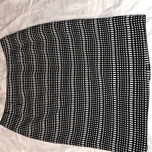 Black/tan geometric skirt size 6 Jones Studio Separates